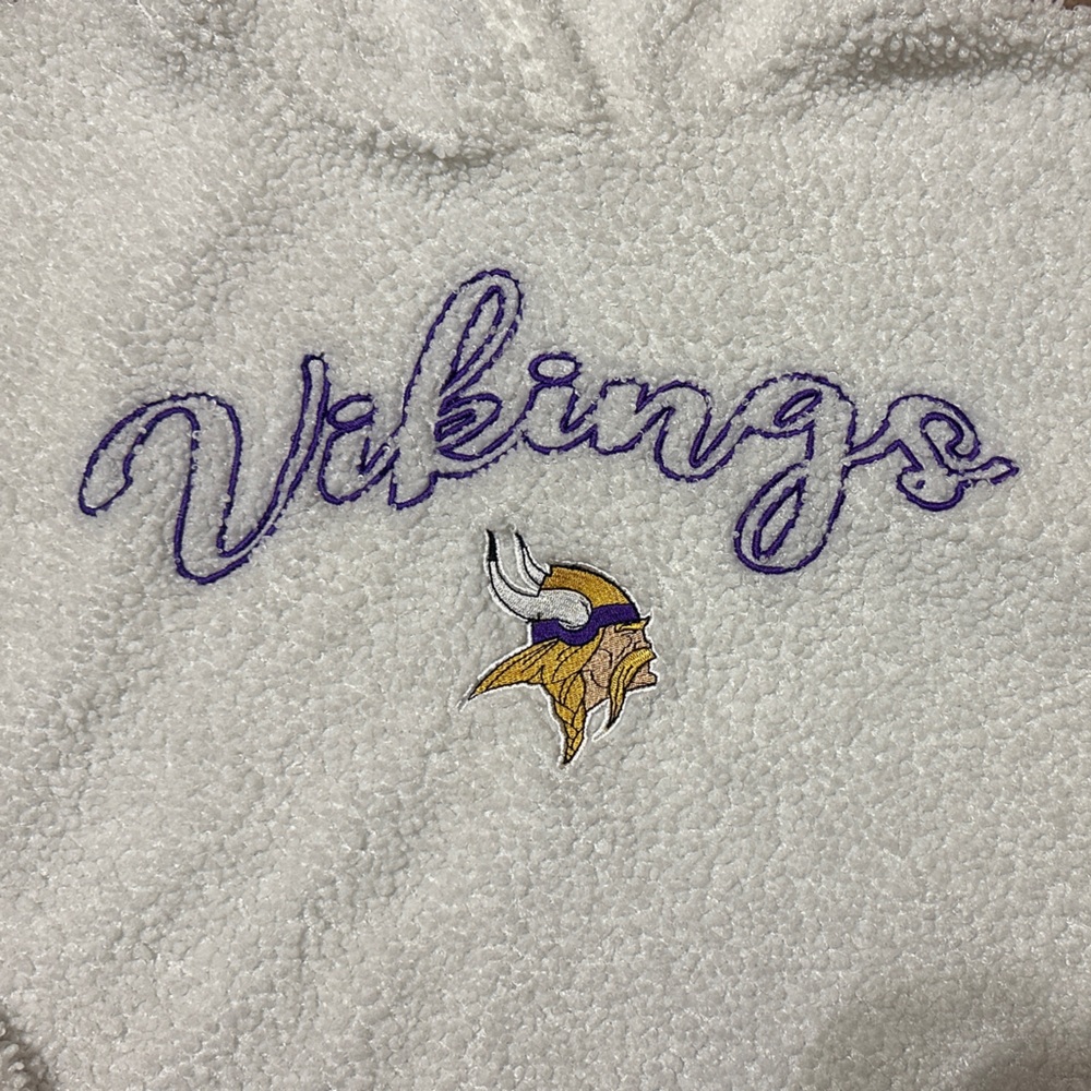 NFL Minnesota Vikings White Fluffy Crop Sweatshirt and Shorts Women’s XL Pajamas - Picture 4 of 8